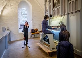 Fabio Paiano (Orgel) und Sofia Galeati (Violine) im Konzert der Orgelspiele, Foto Heiko Preller